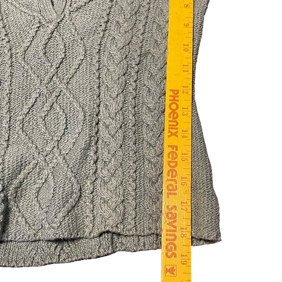 American Eagle women’s size XS gray cable knit sweater with collar winter fall - Picture 6 of 7